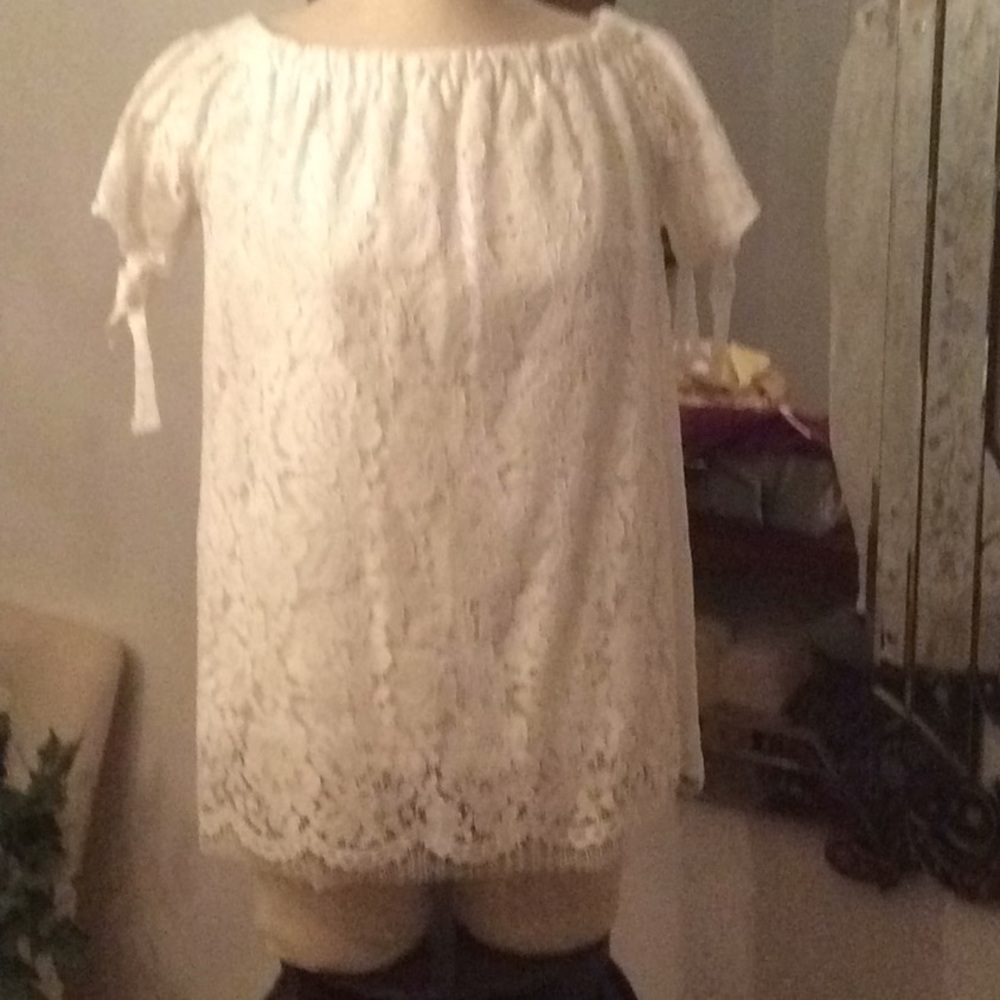 NEW L Beautiful white lace & inner shell blouse